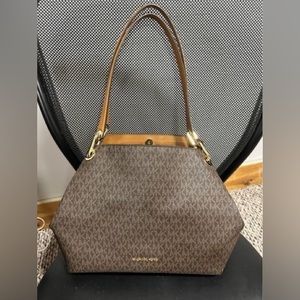 Michael Kors Signature Raven Large Tote